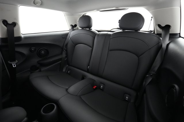 2024 MINI Cooper SE — photo 18 of 25