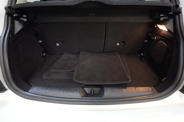 2024 MINI Cooper SE — photo 19 of 25