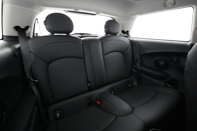 2024 MINI Cooper SE — photo 4 of 25