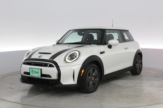 2024 MINI Cooper SE — VIN WMW13DJ03R2U47017