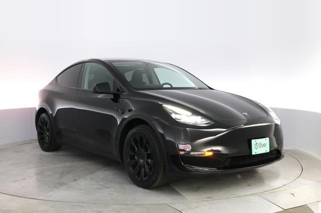 2023 Tesla Model Y — photo 10 of 22