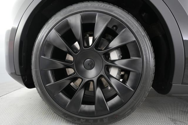 2023 Tesla Model Y — photo 7 of 22