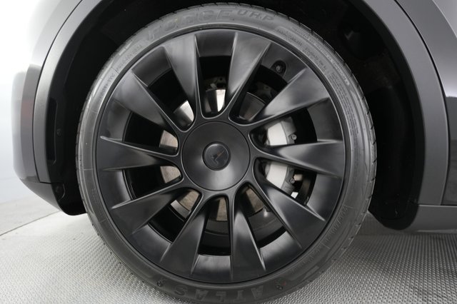 2023 Tesla Model Y — photo 7 of 22