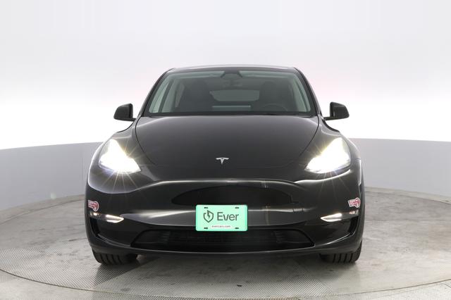 2023 Tesla Model Y — photo 9 of 22