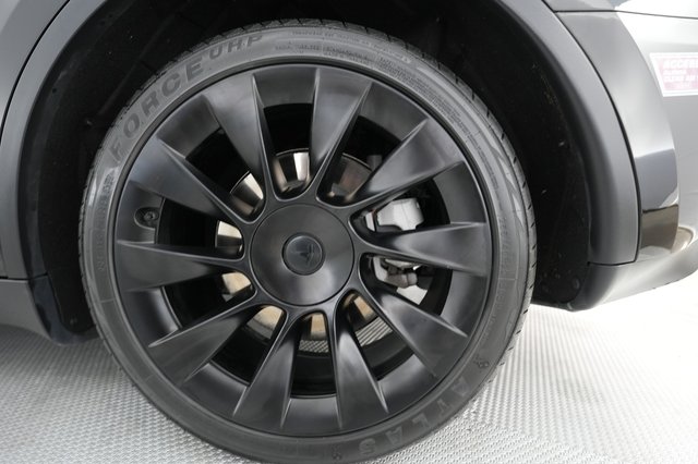2023 Tesla Model Y — photo 16 of 22