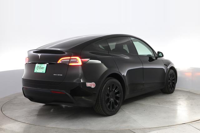 2023 Tesla Model Y — photo 2 of 22