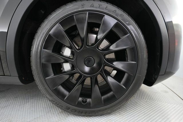 2023 Tesla Model Y — photo 14 of 22