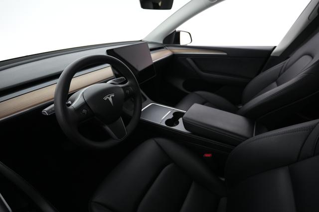 2023 Tesla Model Y — photo 3 of 22