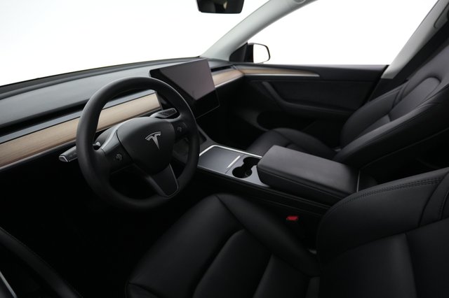 2023 Tesla Model Y — photo 3 of 22