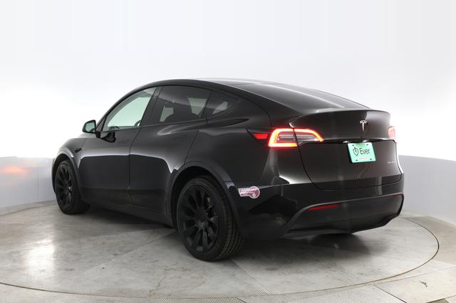 2023 Tesla Model Y — photo 8 of 22