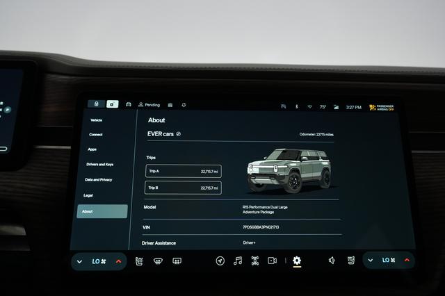 2023 Rivian R1S — photo 5 of 23