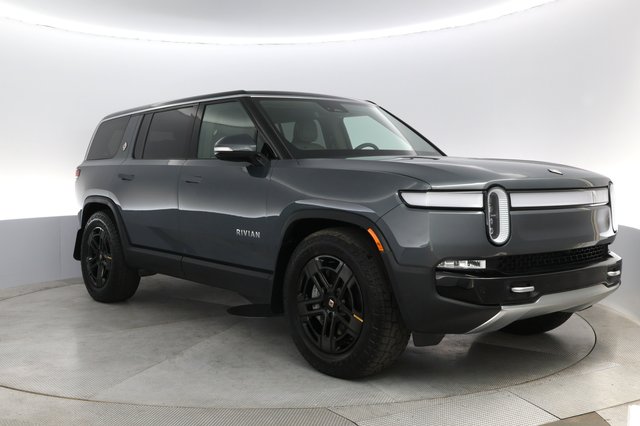 2023 Rivian R1S — photo 10 of 23