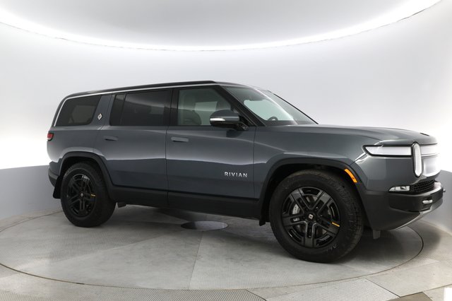 2023 Rivian R1S — photo 11 of 23