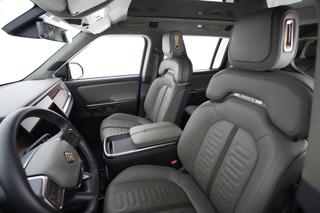2023 Rivian R1S — photo 3 of 23