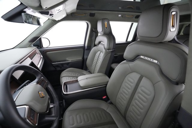 2023 Rivian R1S — photo 3 of 23