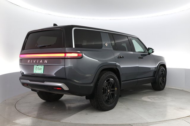 2023 Rivian R1S — photo 2 of 23