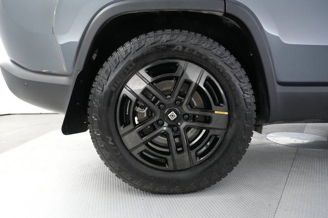 2023 Rivian R1S — photo 15 of 23