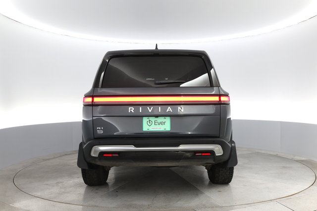2023 Rivian R1S — photo 12 of 23