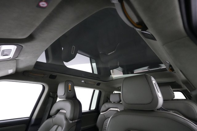 2023 Rivian R1S — photo 21 of 23