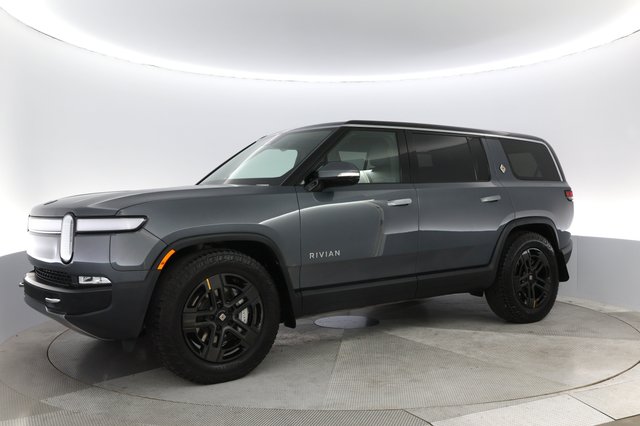 2023 Rivian R1S — photo 14 of 23