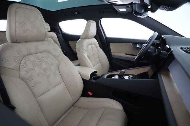 2022 Polestar 2 — photo 18 of 22