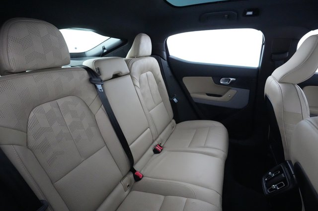2022 Polestar 2 — photo 4 of 22