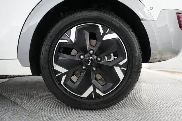 2023 Kia Niro EV — photo 16 of 23