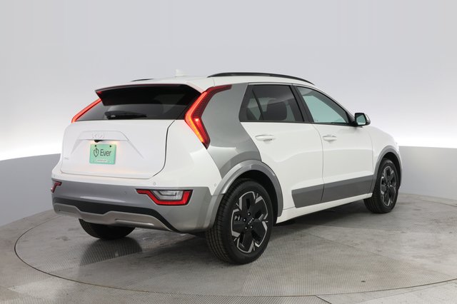 2023 Kia Niro EV — photo 2 of 23