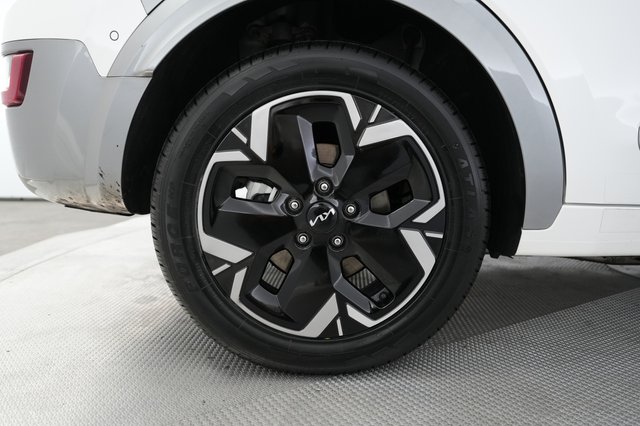 2023 Kia Niro EV — photo 17 of 23