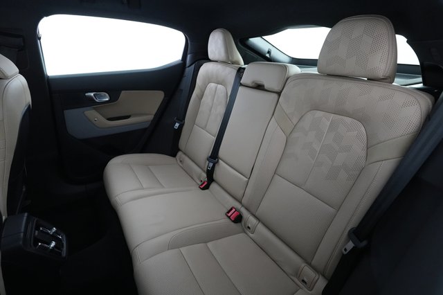 2022 Polestar 2 — photo 19 of 23