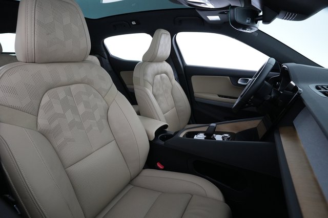 2022 Polestar 2 — photo 18 of 23
