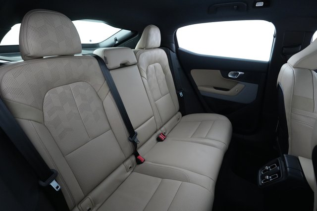2022 Polestar 2 — photo 4 of 23