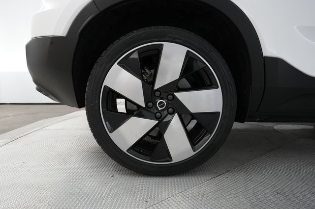 2023 Volvo C40 Recharge — photo 17 of 23