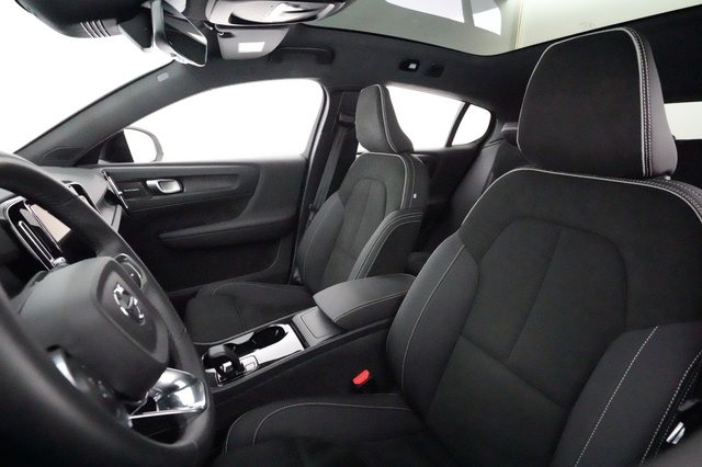 2023 Volvo C40 Recharge — photo 3 of 23