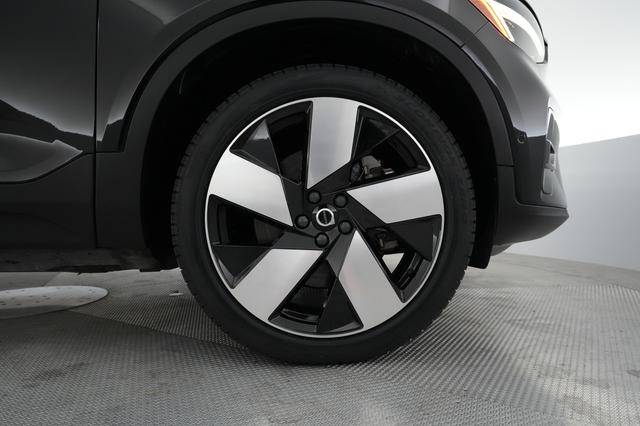 2023 Volvo C40 Recharge — photo 7 of 27