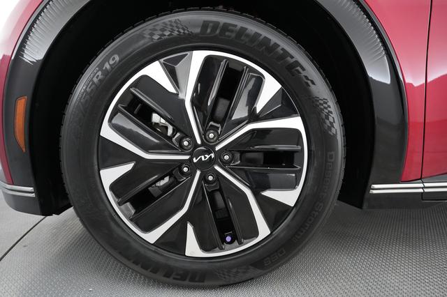2023 Kia EV6 — photo 7 of 21