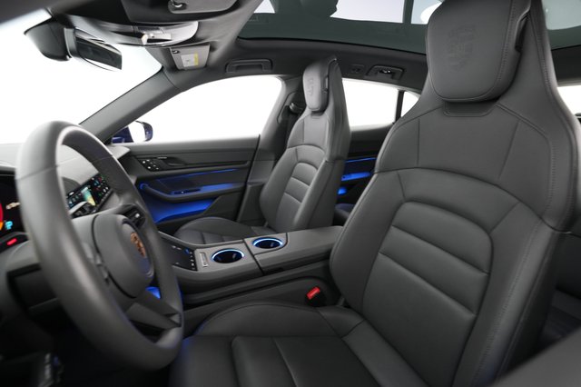 2022 Porsche Taycan — photo 3 of 23