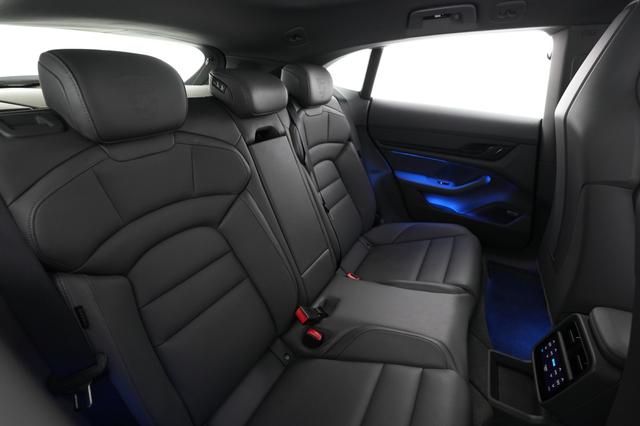 2022 Porsche Taycan — photo 4 of 23