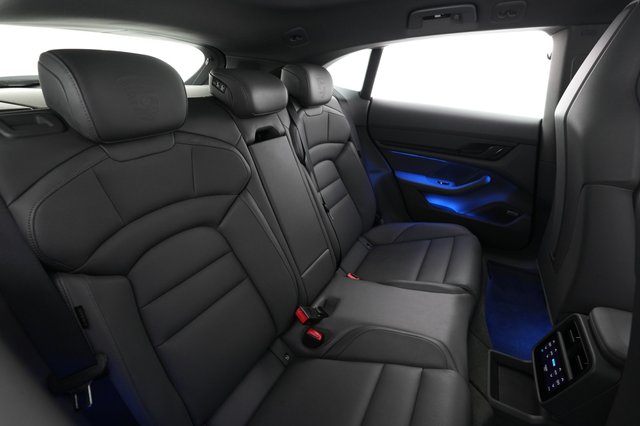2022 Porsche Taycan — photo 4 of 23