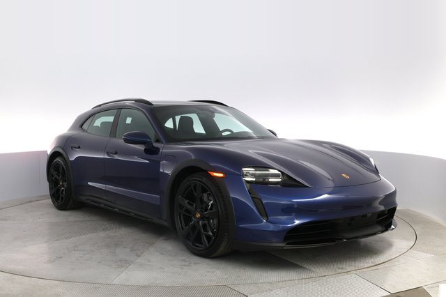 2022 Porsche Taycan — photo 10 of 23