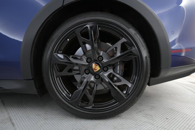 2022 Porsche Taycan — photo 16 of 23