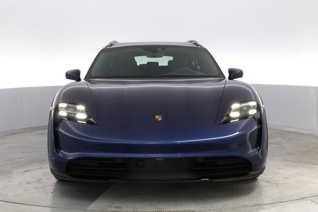 2022 Porsche Taycan — photo 9 of 23