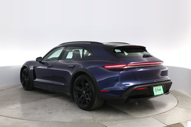 2022 Porsche Taycan — photo 13 of 23