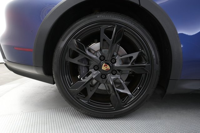 2022 Porsche Taycan — photo 17 of 23