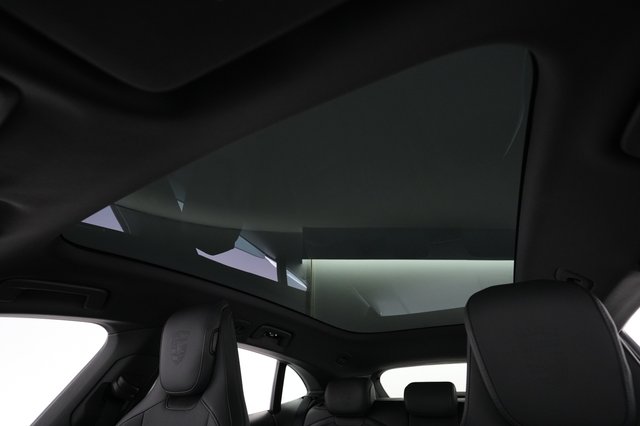 2022 Porsche Taycan — photo 20 of 23