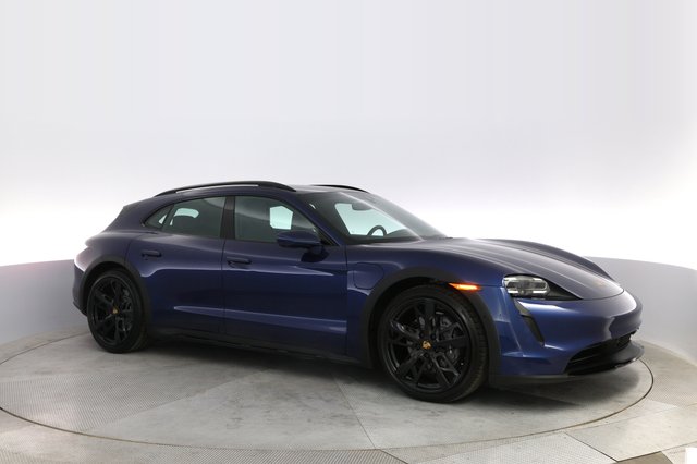 2022 Porsche Taycan — photo 11 of 23