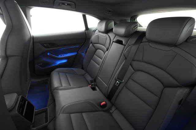 2022 Porsche Taycan — photo 19 of 23