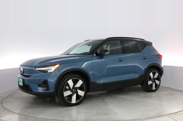 2023 Volvo XC40 Recharge — photo 14 of 24