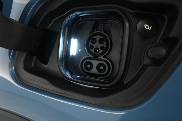 2023 Volvo XC40 Recharge — photo 8 of 24