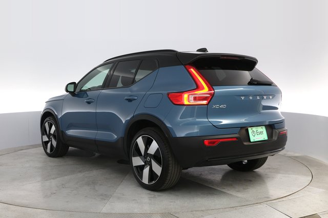 2023 Volvo XC40 Recharge — photo 13 of 24